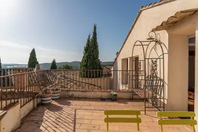 Image de Maison Belle Vue : Séjour calme et agréable avec vue sur les Alpilles aux Angles