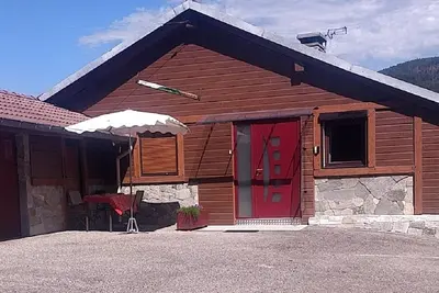 Image de Appartement 'Le Chalet Des Côtes' avec terrasse privée et Wi-Fi