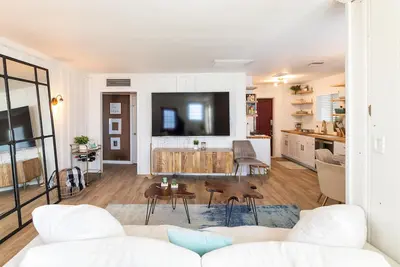 Image de Historic Cozy and Aesthetic Cottage w\/Private, Safe Pet-Friendly Yard