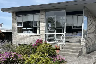 Image de Hidden Gem on the hill - Beautiful modern unit suitable for families. \n