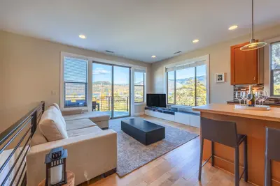 Image de Modern & Beautiful, River Views, Close to Downtown