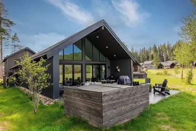Image de Retreat in Nature: Main Home + Apartment for 12 Guests