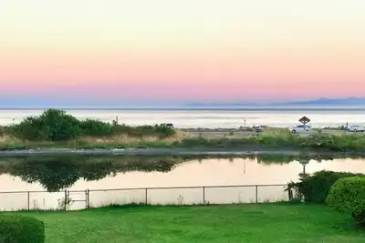 Image de Stunning Beach Front Suite 15min To Downtown!