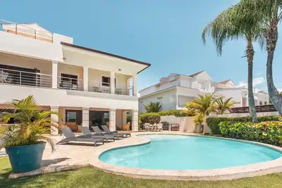 Image de Lake view villa w/maid/cook in Casa de Campo