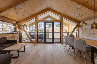 Image de Superior Chalet # 5 with Sauna & Hot Tub