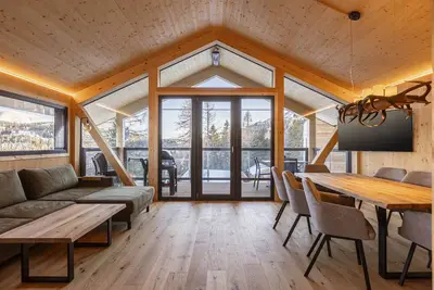 Image de Superior Chalet # 7 with Sauna & Hot Tub