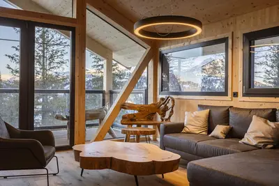 Image de Superior Chalet # 8 with Sauna & Hot Tub