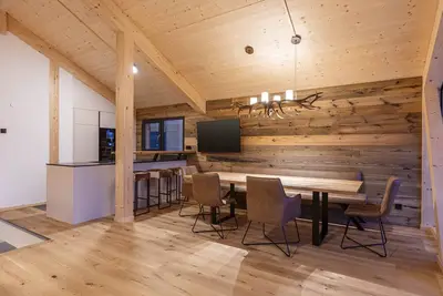Image de Superior Chalet # 42a with Sauna & Hot Tub