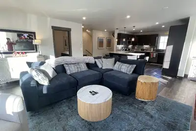 Image de New! Mountain Escape w/ stunning views, hot tub, deck, heated garage, 4 Bedrooms