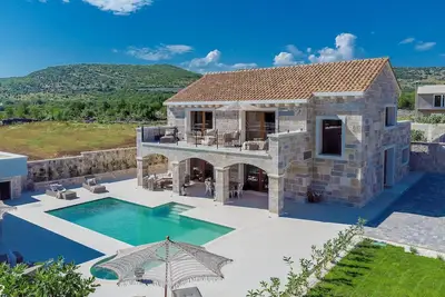 Image de Superbe maison Ă Cera avec WiFi