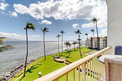 Image de Oceanfront remodeled condo with panoramic views, pool & grill access, with WiFi