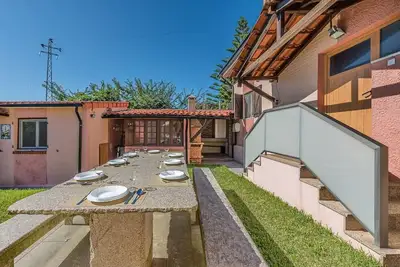 Image de Charming and Calm House - 5 minutes from the Beach