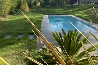 Image de Maison avec piscine chauffée à 5 mins à pied de la plage