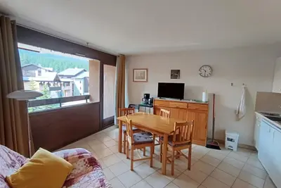 Image de Appartement sur les pistes à Montgenèvre avec parking privé - Bien entretenu et bien exposé
