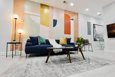 Image de Luxury 3br+Parking in Central Dc | Steps to Metro