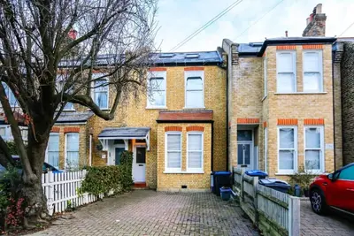 Image de Modern House in West Wimbledon with office and parking