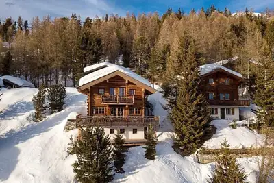 Image de Chaleureux chalet en vieux bois avec sauna et une magnifique vue, pour 10-12 personnes à Chandolin. E