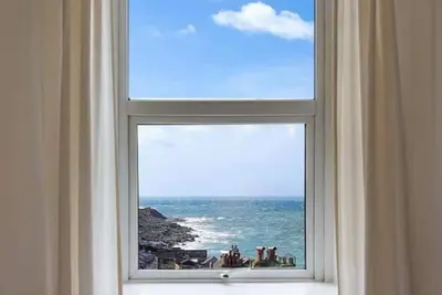 Image de Bright & beautiful 4 bedroom house with sea views