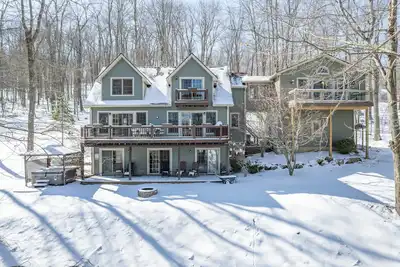 Image de Cozy Dog Friendly Deep Creek Escape w/ Hot Tub
