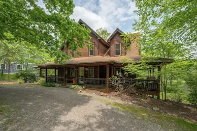 Image de Mountain Breeze: Dogs Ok, Lake Area, Hot Tub, Fireplace!