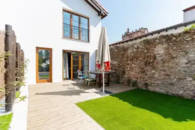 Image de Family apartment (handicapped accessible) with private garden