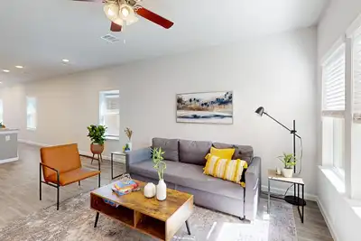 Image de Brand-new, dog-friendly home with sunset views, private yard, patio, W/D & Ac