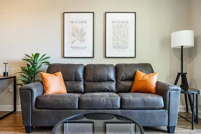 Image de Contemporary 1/1 King Apt | Saltwater Heated Pool