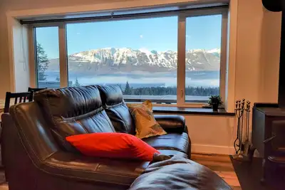 Image de Stay Golden - Valhalla House