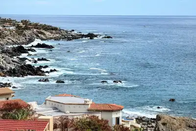 Image de New Listing Expansive Ocean Views From Living Room and Bedroom + Cooks Kitchen\n