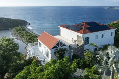 Image de Blue Infinity: Oceanfront Villa~Endless Views with Full A/C & Solar Power