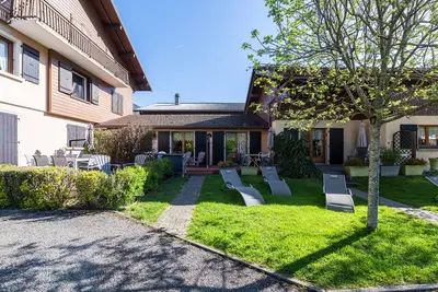 Image de Avec la vue sur les montagnes, la terrasse privée et le Wi-Fi, la maison \"Gîte Cotagne\".