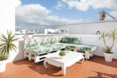 Image de Appartement de vacances \"Adosado Conil Centro - Familias\" avec terrasse privée