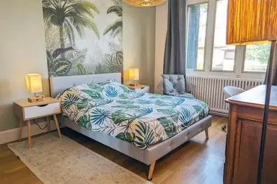 Image de Maison Rénovée de 2 Chambres avec Clim et Jardin