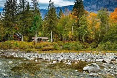Image de Riverfront cabin, 25 minutes to Stevens Pass