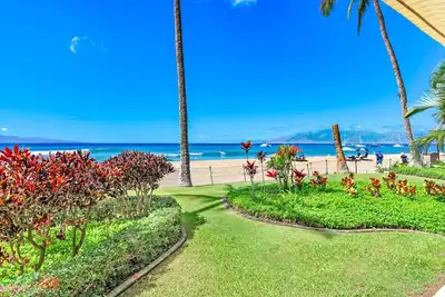 Maui Resort Rentals: Kaanapali Ali'i – Oceanfront Ground Floor + Yard Area, 6 Total Bedrooms+Den, Sleeps 20, Steps to Pools, Beach, BBQs!