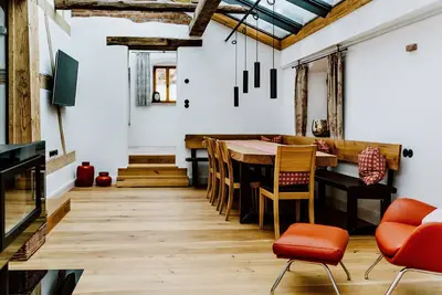 Image de DenkmalgeschĂĽtztes Chalet mit Drei Schlafzimmern