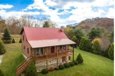Image de Escape to the Blue Ridge Mountains - Cozy Cabin with Amazing Views & Location.