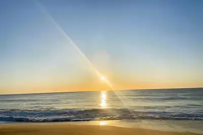 Image de Fall asleep to the sound of waves!