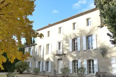 Image de 5 Chambres, Cuisine, Salon, Salle à Manger, Piscine 12x4 Grand Parc Arboré