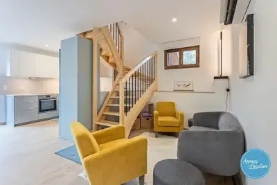 Image de Chalet Rénové au Cœur de Menthon-Saint-Bernard