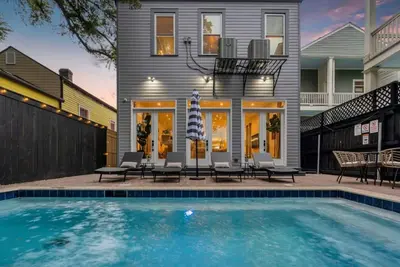 Image de New Home Great for Groups | Heated Pool, Sleeps 10