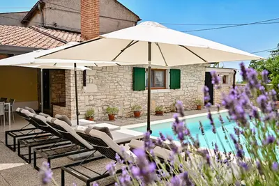 Image de Familienferienhaus mit Schwimmbad, Sauna & Spielzimmer in Istrien, pet Friendly