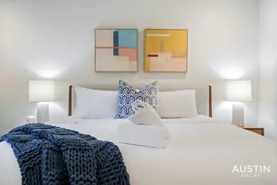 Image de Close to Barton Springs + Zilker | King Br + Patio