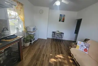 Image de Appartement lumineux 1 chambre à proximité de l'autoroute, wifi, netflix, prime
