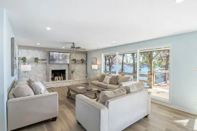 Image de Expansive Decks, Firepit, Stunning Views All Over