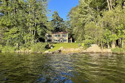 Image de Maine Lake Country Home: Pond, Water Crafts and Ski
