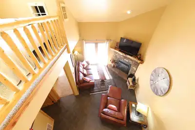 Image de Timbernest 2b condo, Cozy spacious condo with 3 levels and a fireplace!