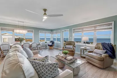 Image de New: Oceanfront Luxury Home l Beachfront Deck, Patio l Hot/Cold Outdoor Shower