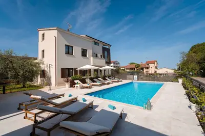 Image de Appartement de vacances avec piscine à seulement 100m de la plage