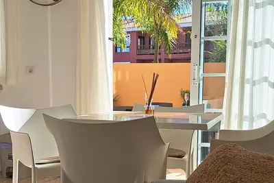 Image de Appartement rénove lumineux 2 chambres, grande terrasse sud-ouest, parking privé